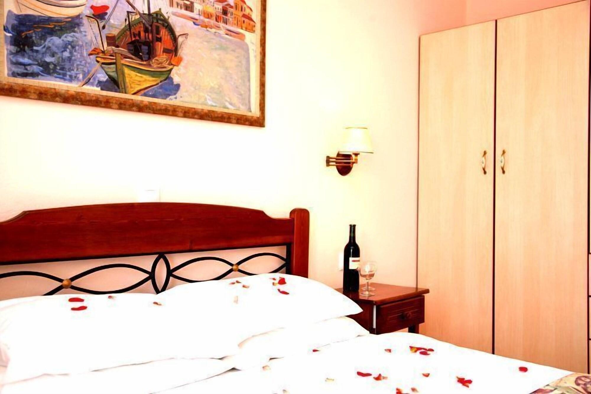 Blue Horizon Studios Skiathos Town Ngoại thất bức ảnh